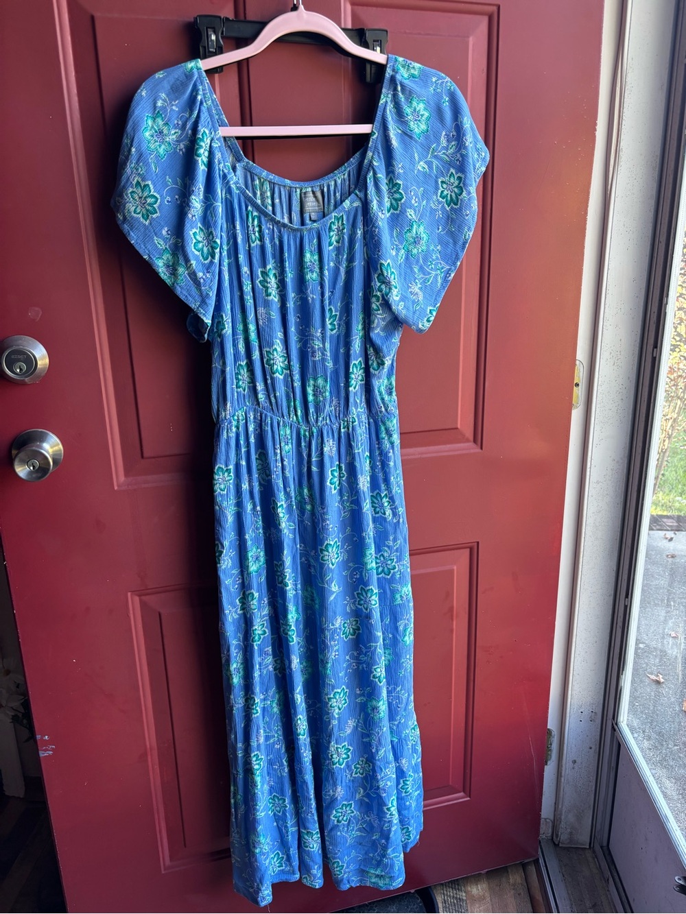 Blue Floral Maxi Dress with Scoop Neck and Short Sleeves